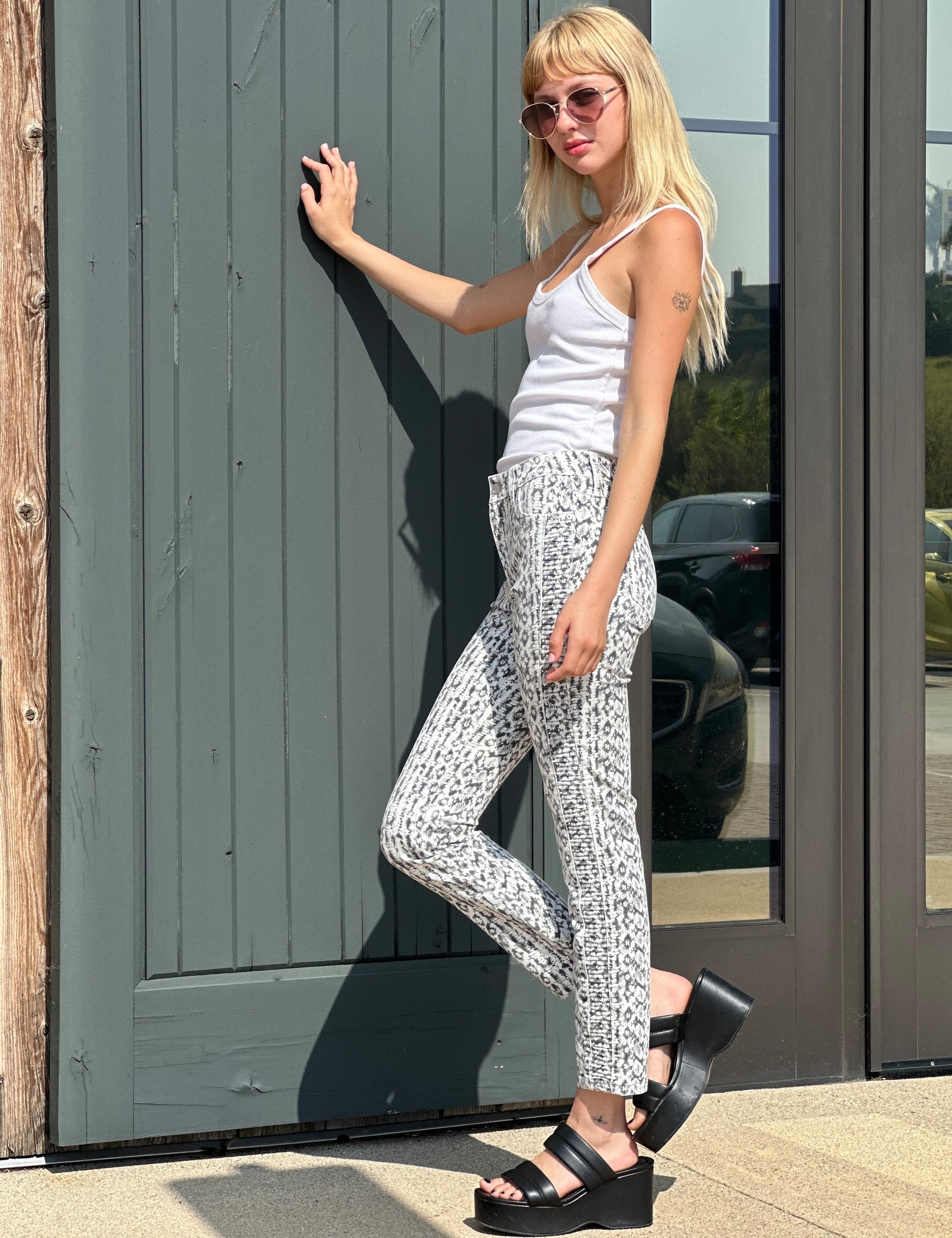 Fay Mid Rise Ankle Jeans